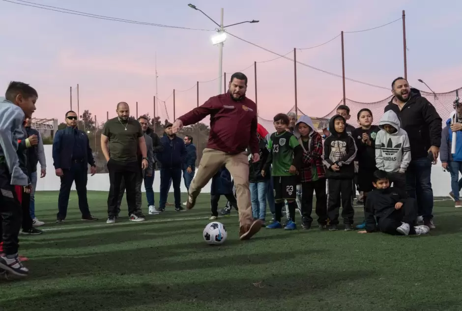 Entrega alcalde Ismael Burgueo canchas remodeladas de la Unidad Deportiva Mariano Matamoros