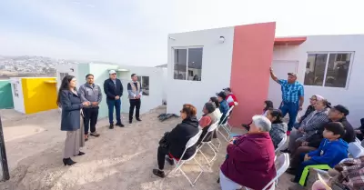 Gobierno de la 4T entrega viviendas sin costo a familias tijuanenses afectadas p