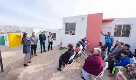 Gobierno de la 4T entrega viviendas sin costo a familias tijuanenses afectadas p