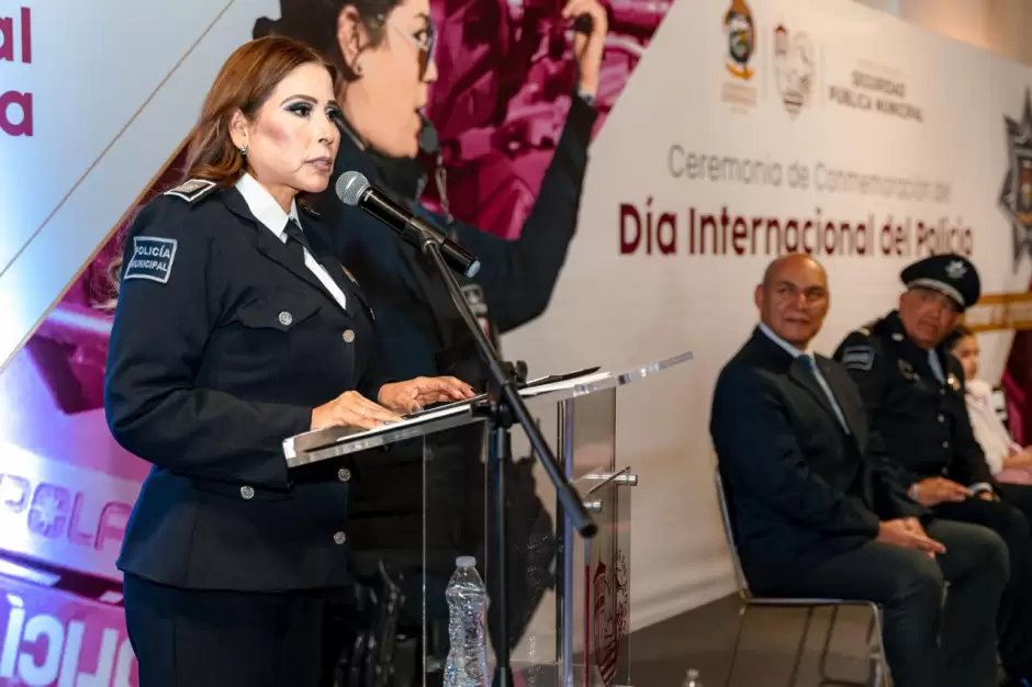 Gobierno de Ensenada honra a policas por su destacada trayectoria y servicio