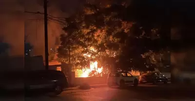 Bomberos sofocaron incendio en vivienda abandonada en avenida Sonorenses