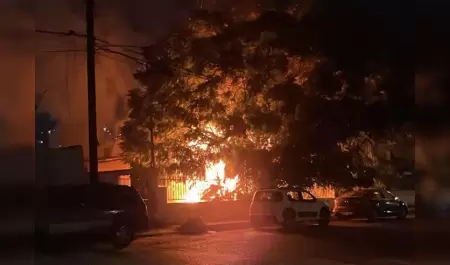 Bomberos sofocaron incendio en vivienda abandonada en avenida Sonorenses