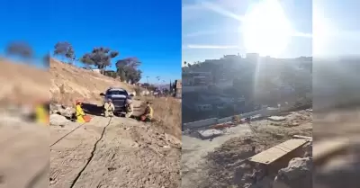 Bomberos rescatan a mujer atrapada en una cueva en Tijuana