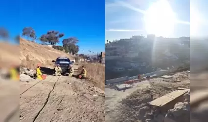 Bomberos rescatan a mujer atrapada en una cueva en Tijuana