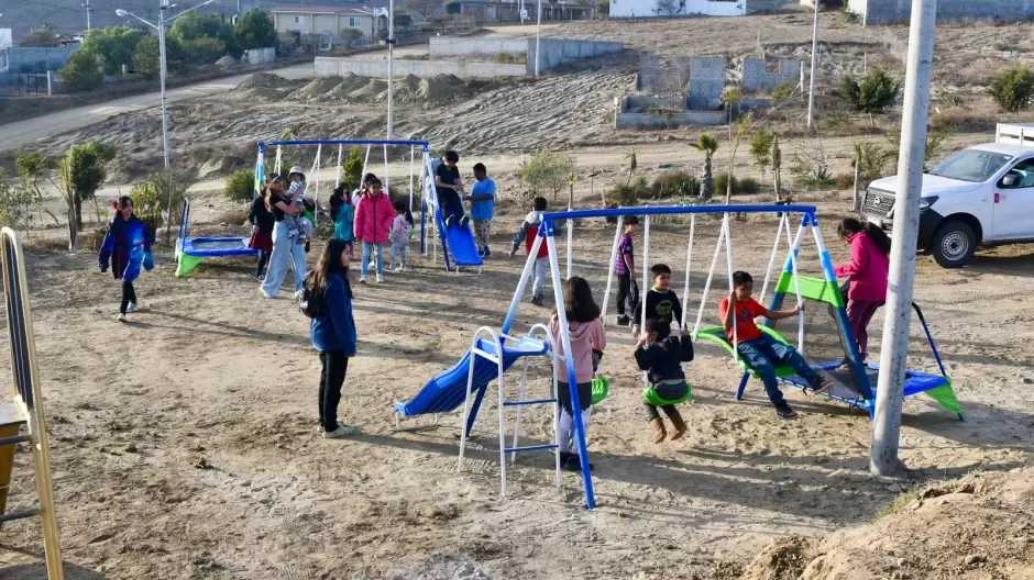 Alcaldesa Roco Adame entrega renovado parque en Rancho 40