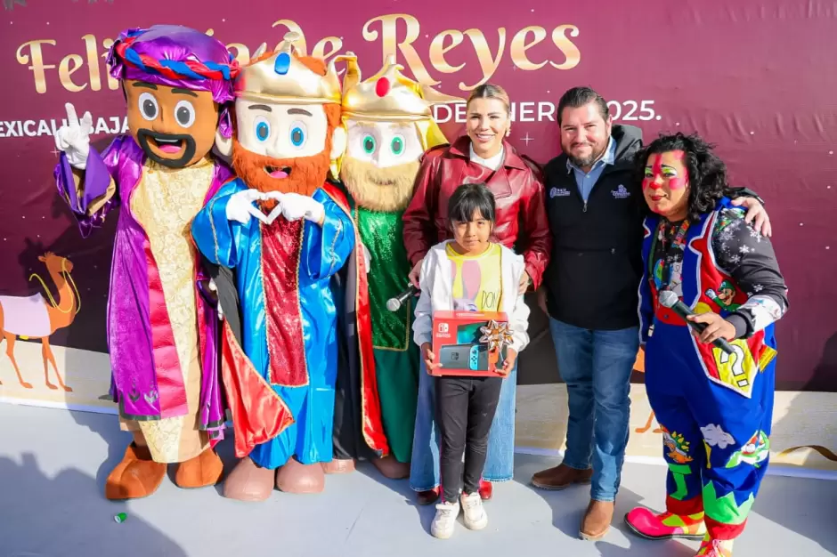 Fomenta gobernadora Marina del Pilar unidad de familias y comunidades al compartir la tradicional Rosca de Reyes