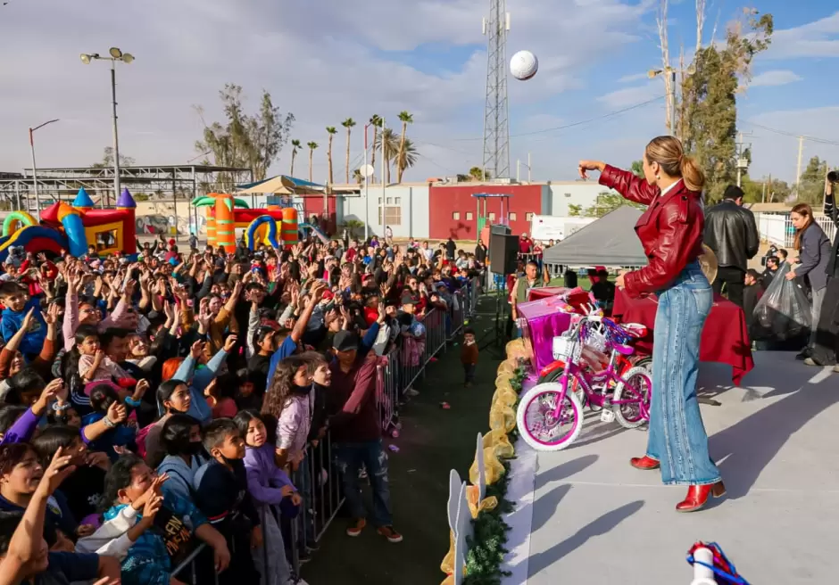 Fomenta gobernadora Marina del Pilar unidad de familias y comunidades al compartir la tradicional Rosca de Reyes