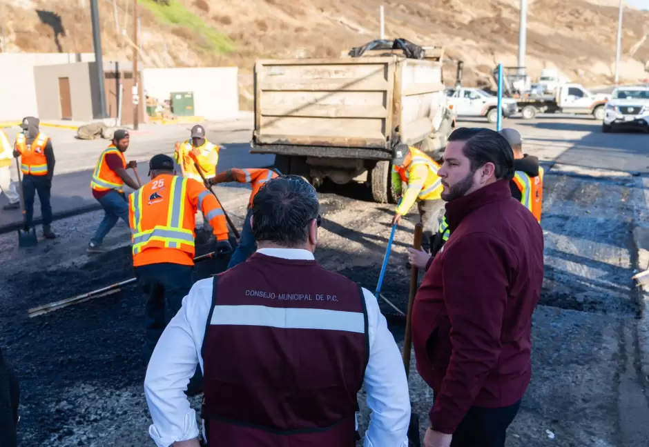 Constata presidente municipal de Tijuana Ismael Burgueo obras de mantenimiento de vialidades