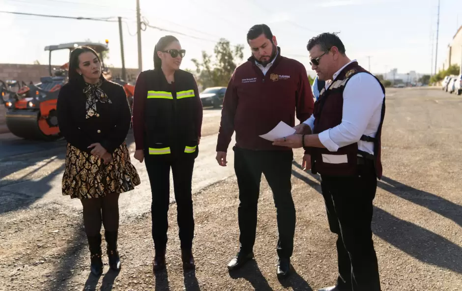 Constata presidente municipal de Tijuana Ismael Burgueo obras de mantenimiento de vialidades