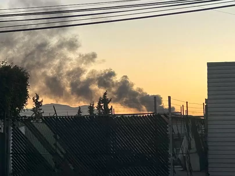 Incendio consume vivienda abandonada sin dejar lesionados