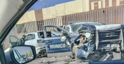 Patrulla de la Polica Municipal se ve involucrada en accidente; una mujer resul