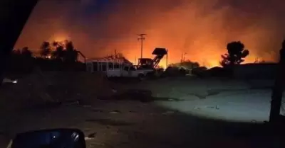 Incendio en Nido de las guilas bajo control parcial; carretera Tijuana-Tecate c