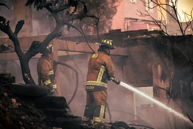 Atienden a familias afectadas tras incendio en Pedregal de Santa Julia