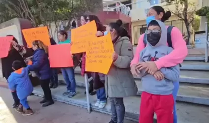 Madres de los alumnos del Centro de Atencin Mltiple de Playas de Tijuana