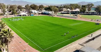 Inauguran alcaldesa Claudia Agatn y Energa Costa Azul empastado de cancha de u