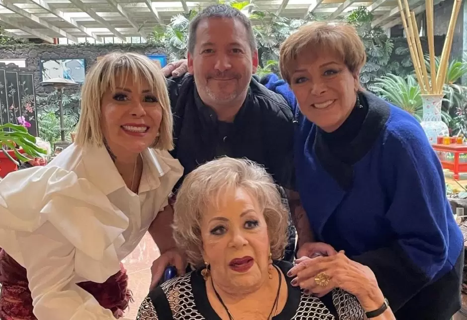 Silvia Pinal y su familia