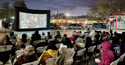 Cine al aire libre y actividades educativas.