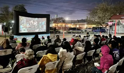 Cine al aire libre y actividades educativas.