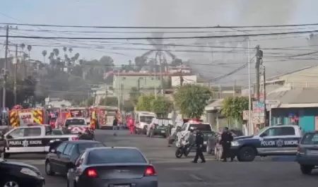 Incendio consume complejo habitacional en la Zona Centro