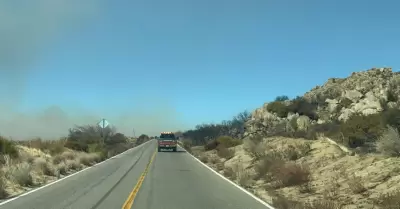 Llaman Bomberos de Ensenada a evitar transitar por carretera a Valle de la Trini