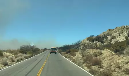 Llaman Bomberos de Ensenada a evitar transitar por carretera a Valle de la Trini