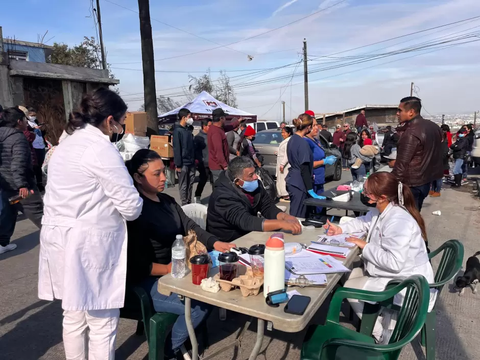 Entregan apoyos sociales a damnificados por incendios