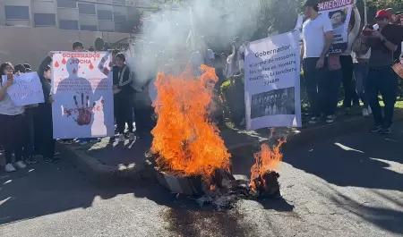 Marcha en Culiacn contra la violencia y por la renuncia del gobernador Rubn Ro