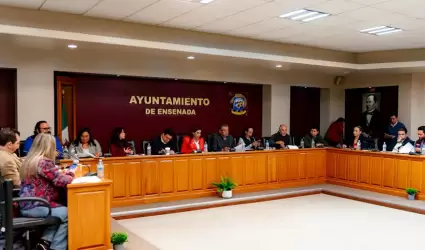 Acepta Cabildo donaci�n de cinco veh�culos automotores