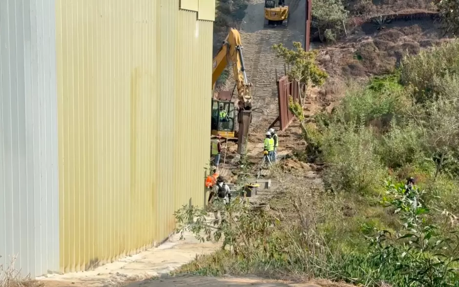 Reanudan construccin del muro fronterizo en Playas de Tijuana