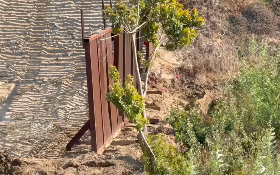 Reanudan construccin del muro fronterizo en Playas de Tijuana