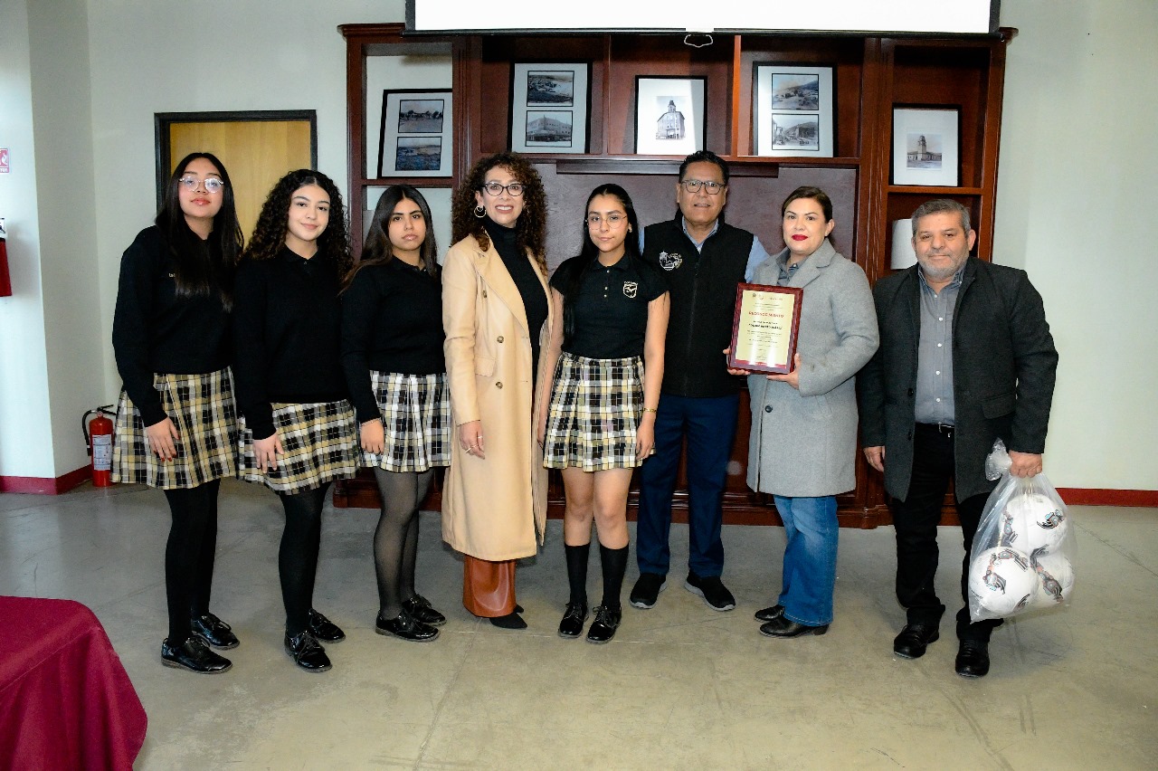 Reconoce Gobierno de Ensenada a participantes del Desfile Cívico ...