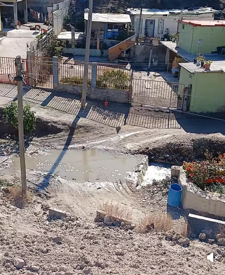 Fuga de aguas negras en El Tecolote