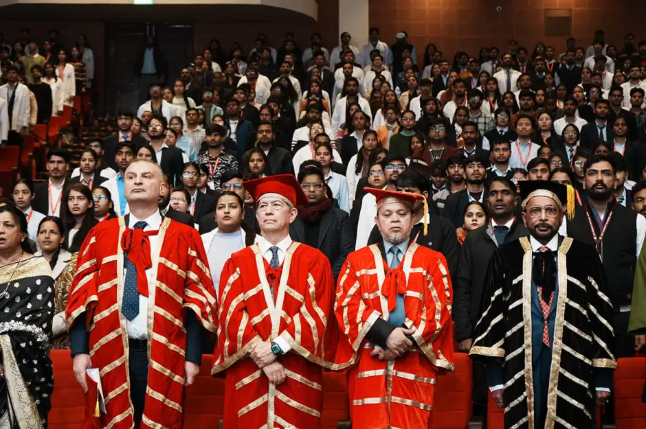 Dr. Fernando Len Garca recibe Doctorado Honoris Causa de NIMS University en Jaipur, India