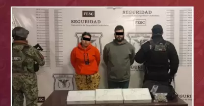 Aseguran armas y detienen a dos personas