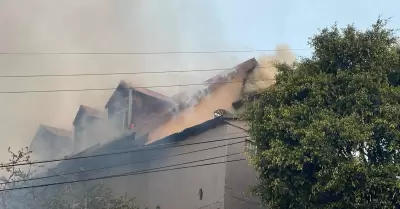 Incendio consume tres inmuebles en la colonia Libertad