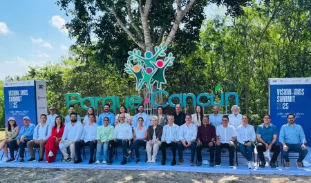 Visita Claudia Agatn obras emblemticas de Quintana Roo