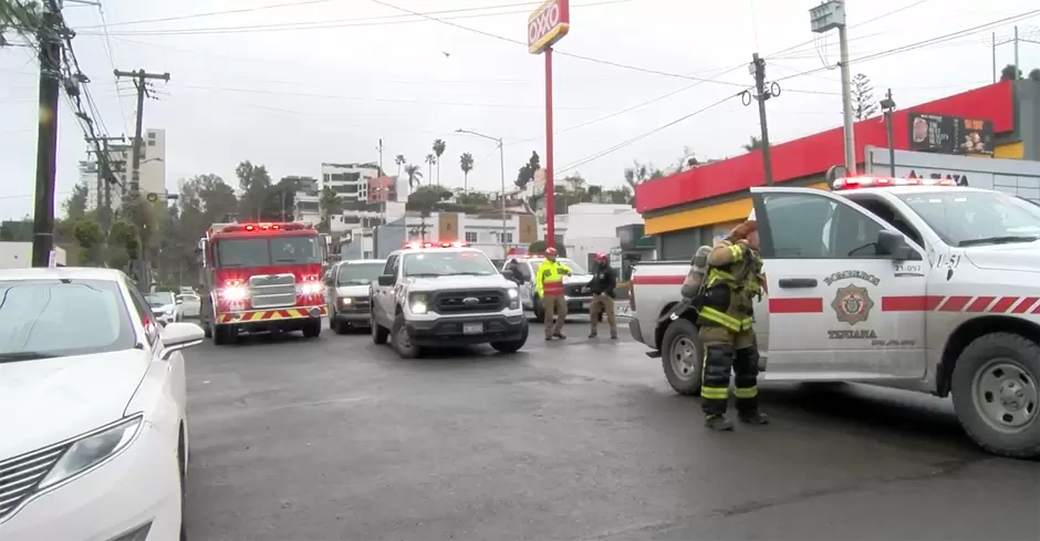 Bomberos desalojan 15 negocios en la colonia Madero por presencia de gas en ductos del subsuelo