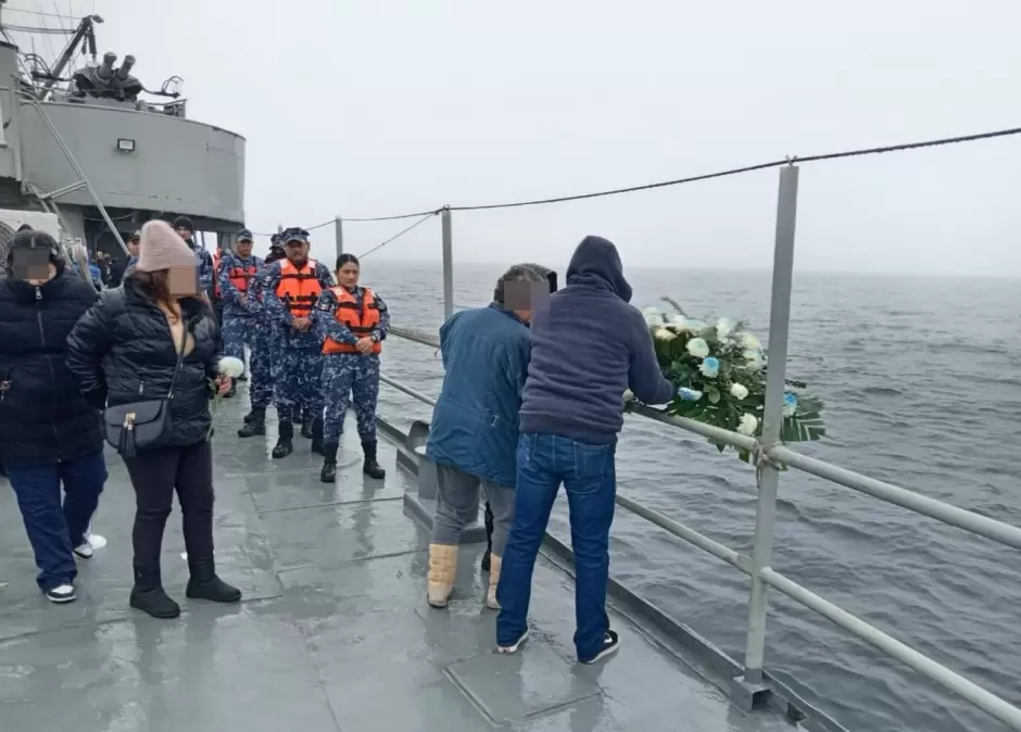 Homenaje fnebre en la mar,