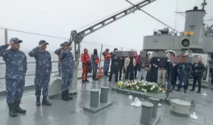 Homenaje fnebre en la mar,