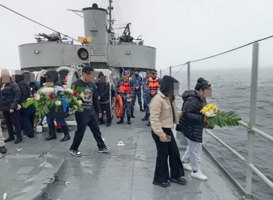 Homenaje fnebre en la mar,