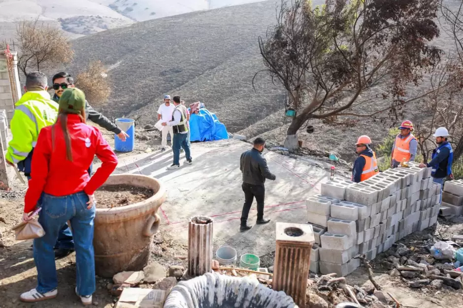 Construccin de nuevas viviendas para familias afectadas por incendios en Primo Tapia