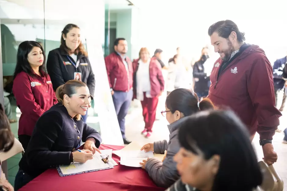 Programas "Con Corazn para el Agua" e "Ilumina Tu Da"