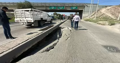 Socavn en la Va Rpida a metros del puente del bulevar O'Higgins