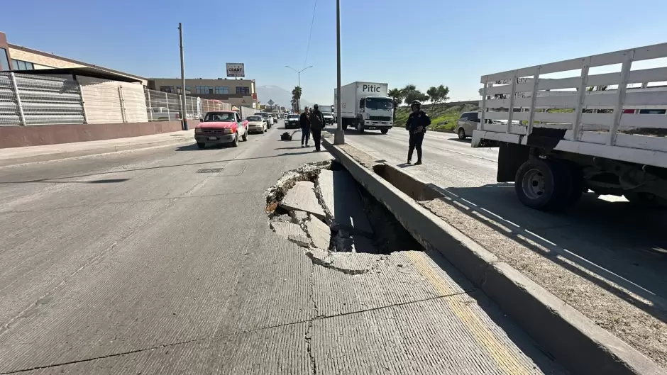 Socavn en la Va Rpida a metros del puente del bulevar O'Higgins