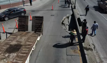 Socavn en la Va Rpida a metros del puente del bulevar O'Higgins