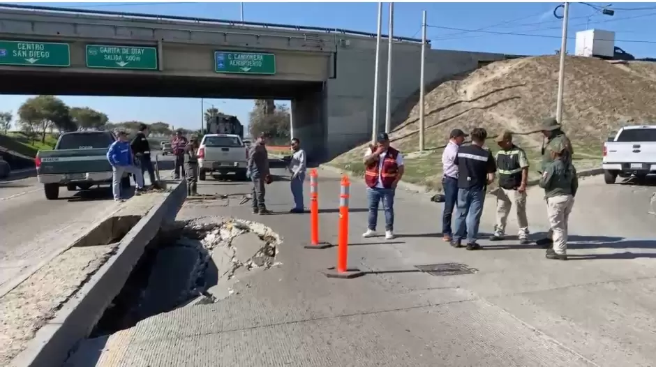 Socavn en la Va Rpida a metros del puente del bulevar O'Higgins