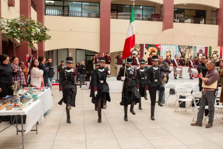 Exhibicin de banderas de Mxico