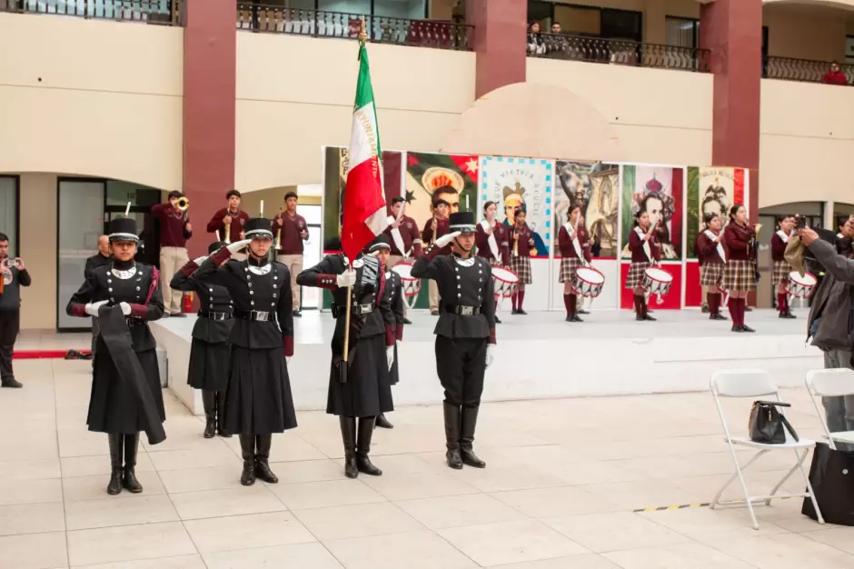 Exhibicin de banderas de Mxico