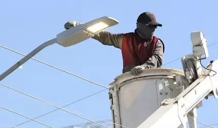 Instalacin y mejoramiento de luminarias en Tijuana
