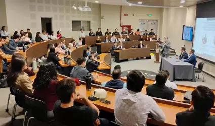 Especialistas de la Barra Mexicana de Abogados en BC imparten sesi�n a estudiant